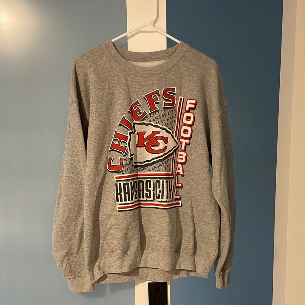 Kansas City Chiefs women’s Gray Crewneck Sweater